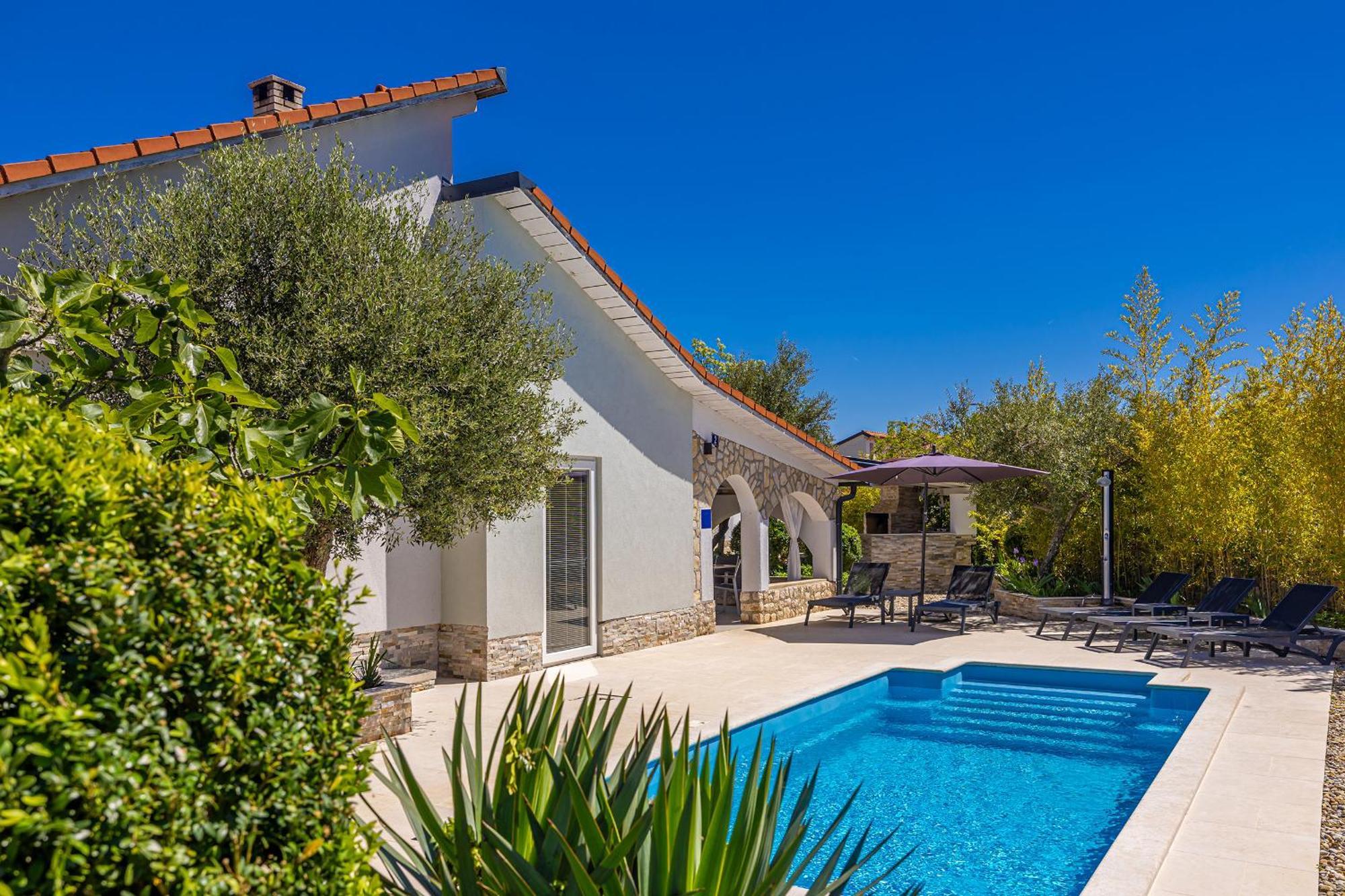 Holiday House Kai With Private Pool Pinezici  Exterior photo