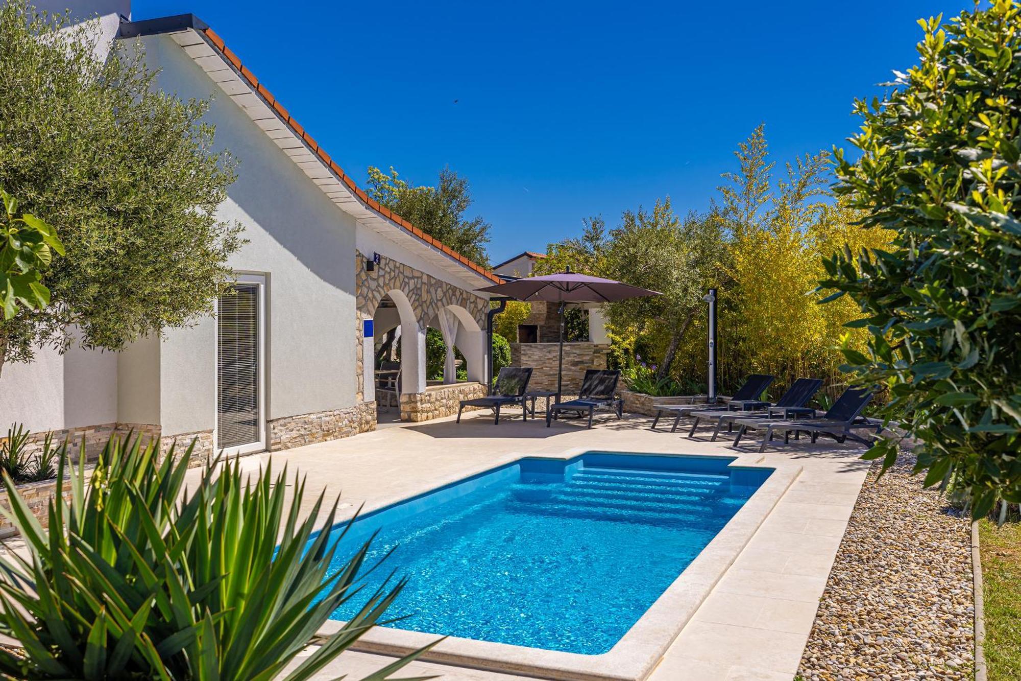 Holiday House Kai With Private Pool Pinezici  Exterior photo